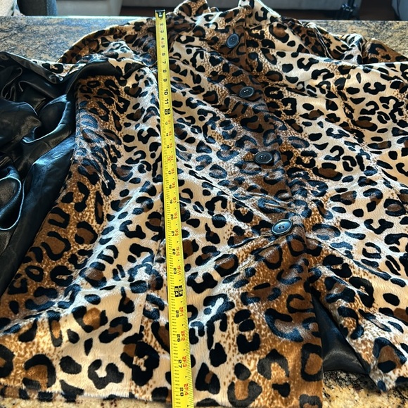 Dennis Basso leopard faux fur cape jacket - Picture 14 of 14